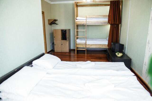 Хостелы Sweet Home Hostel / Guest House Черновцы-46